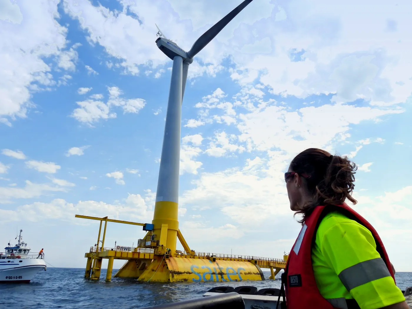 Field work beside the DemoSATH platform in open waters