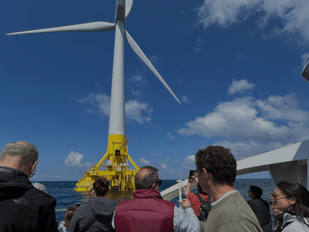 La coalición Med OCEaN visita DemoSATH para explorar la innovación sostenible en energía eólica marina