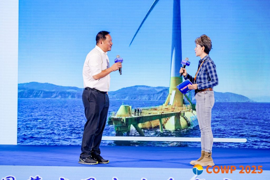 Joseph Deng en una conferencia celebrada en China sobre eólica marina