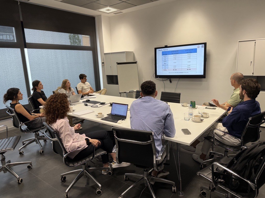 DemoSATH Lab team during a technical meeting focused on environmental monitoring and research activities.